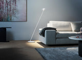 WOhnzimmer mit Stehleuchte Sento lettura von Occhio