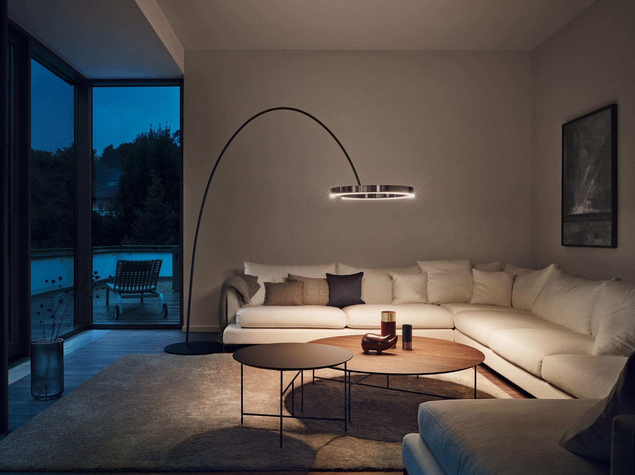 Wohnzimmer mit Occhio Mito largo in phnatom.. Möbel von Walter Knoll.